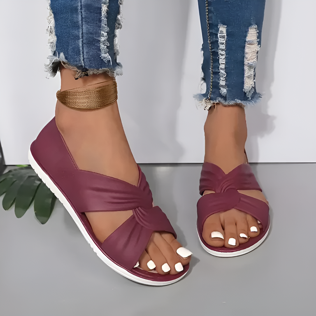 Eleanor - Papyon Detaylı Kaymaz Sandalet