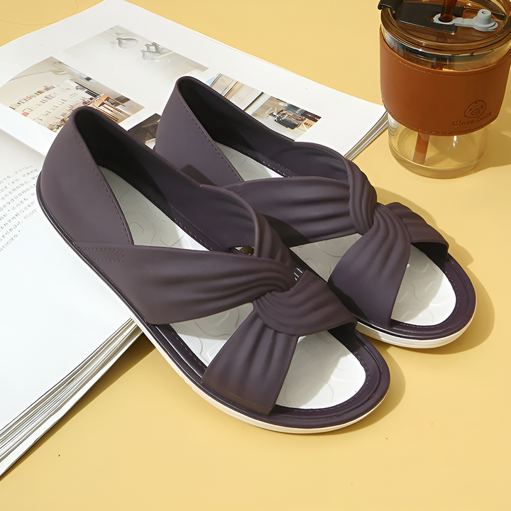Eleanor - Papyon Detaylı Kaymaz Sandalet