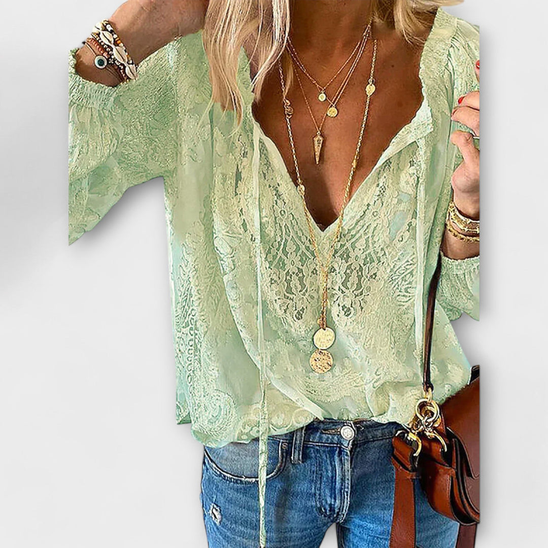 Lili - Dantel Detaylı Eşsiz Bluz